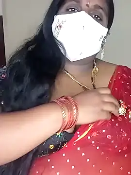Snapshot of Sexy_Radhikaa chatting on February 6, 11:10 am Sexy Radhikaa online show from February 6, 11:10 am