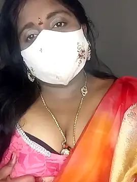 Snapshot of Sexy_Radhikaa chatting on February 7, 6:03 am Sexy Radhikaa online show from February 7, 6:03 am