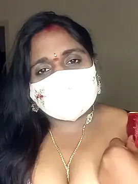 Snapshot of Sexy_Radhikaa chatting on February 7, 3:19 pm Sexy Radhikaa online show from February 7, 3:19 pm