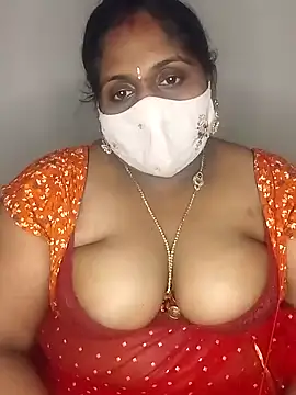 Snapshot of Sexy_Radhikaa chatting on February 12, 8:50 pm Sexy Radhikaa online show from February 12, 8:50 pm