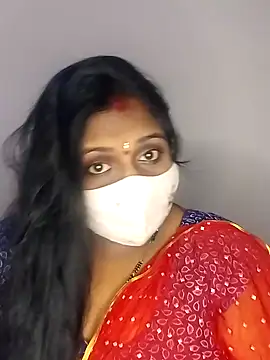 Snapshot of Sexy_Radhikaa chatting on February 15, 12:59 am Sexy Radhikaa online show from February 15, 12:59 am