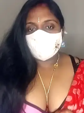 Snapshot of Sexy_Radhikaa chatting on February 15, 5:50 pm Sexy Radhikaa online show from February 15, 5:50 pm