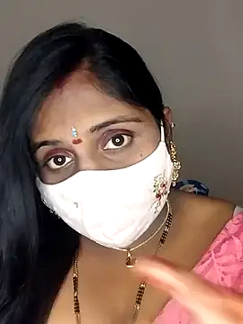 Snapshot of Sexy_Radhikaa chatting on February 18, 5:42 pm Sexy Radhikaa online show from February 18, 5:42 pm