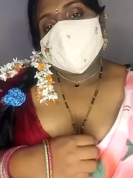 Snapshot of Sexy_Radhikaa chatting on February 19, 6:32 pm Sexy Radhikaa online show from February 19, 6:32 pm