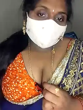 Snapshot of Sexy_Radhikaa chatting on February 25, 2:44 pm Sexy Radhikaa online show from February 25, 2:44 pm