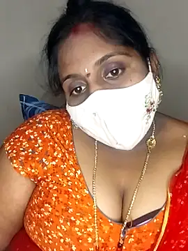 Snapshot of Sexy_Radhikaa chatting on February 26, 8:00 pm Sexy Radhikaa online show from February 26, 8:00 pm