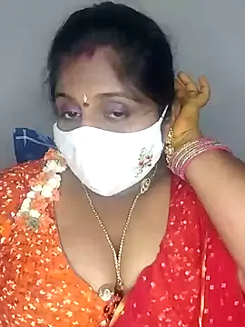 Snapshot of Sexy_Radhikaa chatting on February 28, 7:48 am Sexy Radhikaa online show from February 28, 7:48 am