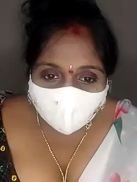 Snapshot of Sexy_Radhikaa chatting on February 28, 12:42 pm Sexy Radhikaa online show from February 28, 12:42 pm