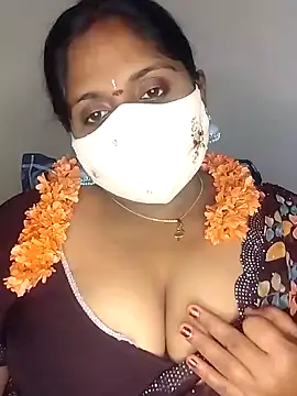 Snapshot of Sexy_Radhikaa chatting on March 2, 5:23 am Sexy Radhikaa online show from March 2, 5:23 am