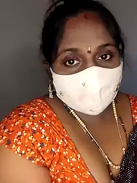 Snapshot of Sexy_Radhikaa chatting on March 11, 4:21 am Sexy Radhikaa online show from March 11, 4:21 am