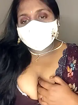 Snapshot of Sexy_Radhikaa chatting on March 17, 4:22 pm Sexy Radhikaa online show from March 17, 4:22 pm