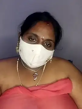 Snapshot of Sexy_Radhikaa chatting on March 18, 8:37 pm Sexy Radhikaa online show from March 18, 8:37 pm