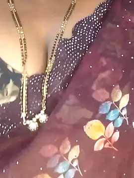 Snapshot of Sexy_Radhikaa chatting on November 29, 1:41 am Sexy Radhikaa online show from November 29, 1:41 am