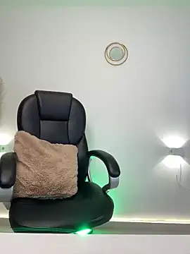 Snapshot of leylaclintonxx chatting on December 7, 7:32 pm leylaclintonxx online show from December 7, 7:32 pm