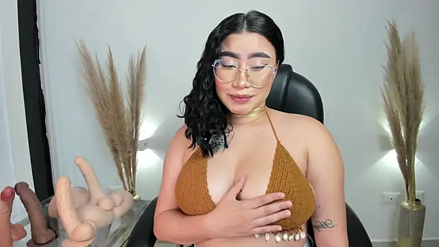 Snapshot of leylaclintonxx chatting on March 15, 10:11 pm leylaclintonxx online show from March 15, 10:11 pm