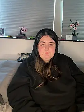 hotiee online show from March 23, 3:49 pm