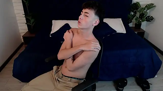 Snapshot of MattiDeLuca chatting on January 7, 11:58 am MattiDeLuca online show from January 7, 11:58 am