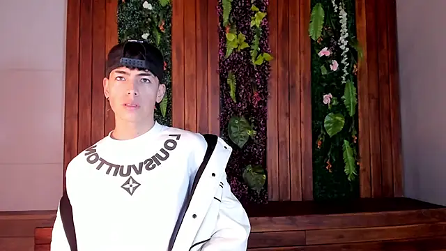 Snapshot of MattiDeLuca chatting on January 15, 11:32 am MattiDeLuca online show from January 15, 11:32 am