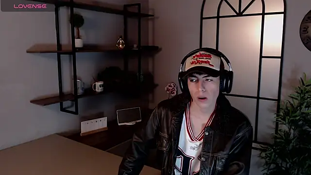 Snapshot of MattiDeLuca chatting on January 25, 11:23 am MattiDeLuca online show from January 25, 11:23 am