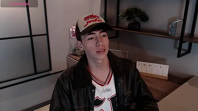 Snapshot of MattiDeLuca chatting on January 25, 2:25 pm MattiDeLuca online show from January 25, 2:25 pm