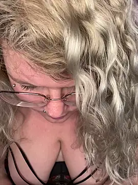 CurvyAnonymousGirl89 online show from February 17, 7:42 pm