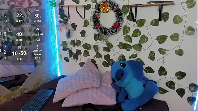 Snapshot of Megan_sophia2 chatting on December 9, 12:40 pm Megan sophia2 online show from December 9, 12:40 pm