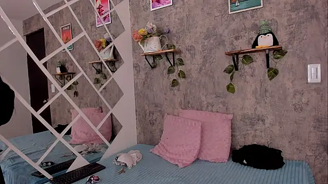 Snapshot of Megan_sophia2 chatting on March 18, 12:47 pm Megan sophia2 online show from March 18, 12:47 pm