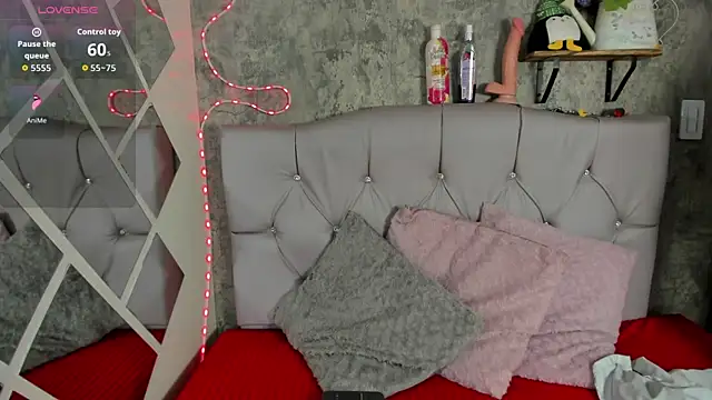 Snapshot of Megan_sophia2 chatting on September 11, 3:45 pm Megan sophia2 online show from September 11, 3:45 pm