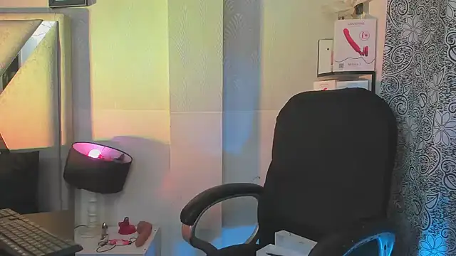 Snapshot of natacha__black_ chatting on February 19, 12:46 am natacha black online show from February 19, 12:46 am
