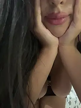 Snapshot of Chloe-antonella chatting on March 13, 4:38 am Chloe-antonella online show from March 13, 4:38 am