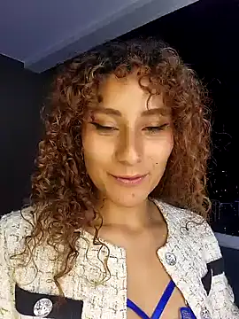 Snapshot of varenkaivanova_22 chatting on December 6, 7:10 am varenkaivanova 22 online show from December 6, 7:10 am