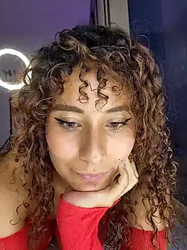 Snapshot of varenkaivanova_22 chatting on December 8, 11:03 am varenkaivanova 22 online show from December 8, 11:03 am
