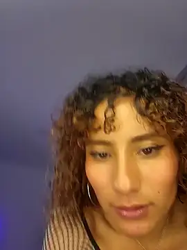 Snapshot of varenkaivanova_22 chatting on December 9, 7:17 am varenkaivanova 22 online show from December 9, 7:17 am