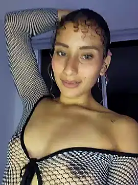 Snapshot of varenkaivanova_22 chatting on December 17, 6:45 am varenkaivanova 22 online show from December 17, 6:45 am
