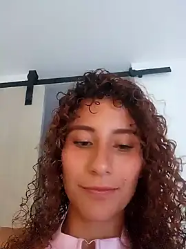 Snapshot of varenkaivanova_22 chatting on December 18, 7:36 am varenkaivanova 22 online show from December 18, 7:36 am