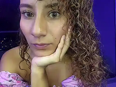 Snapshot of varenkaivanova_22 chatting on December 22, 11:41 pm varenkaivanova 22 online show from December 22, 11:41 pm
