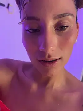 Snapshot of varenkaivanova_22 chatting on January 31, 10:52 am varenkaivanova 22 online show from January 31, 10:52 am