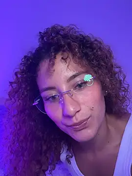 Snapshot of varenkaivanova_22 chatting on February 7, 12:06 pm varenkaivanova 22 online show from February 7, 12:06 pm