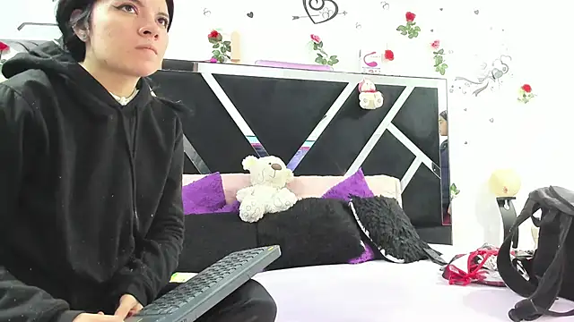 Snapshot of thedream_girls chatting on October 2, 12:01 pm thedream girls online show from October 2, 12:01 pm