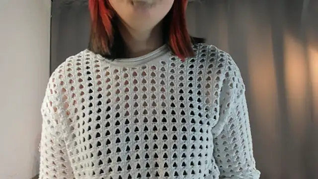 Snapshot of EdlaHatter chatting on December 6, 3:11 pm EdlaHatter online show from December 6, 3:11 pm