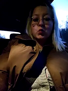 Snapshot of Lillyloo_ chatting on March 10, 5:50 pm Lillyloo online show from March 10, 5:50 pm