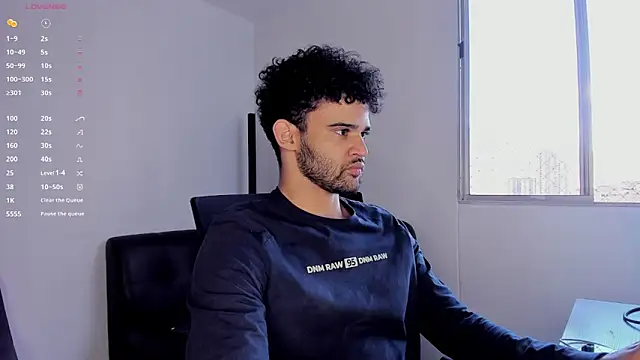 Snapshot of andrewChris_ chatting on October 29, 8:32 pm andrewChris online show from October 29, 8:32 pm