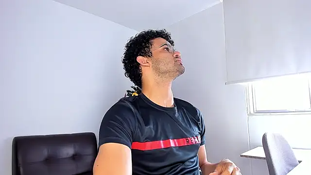 Snapshot of andrewChris_ chatting on November 27, 3:14 pm andrewChris online show from November 27, 3:14 pm