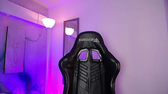 Aniie Doll online show from March 26, 8:25 pm