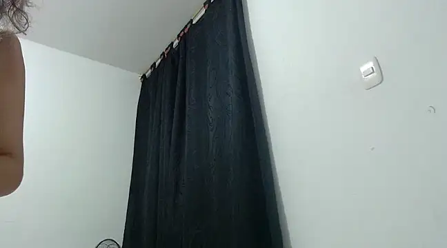 nicolle milf1978 online show from February 24, 12:20 am