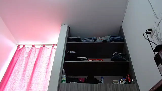 nicolle milf1978 online show from February 12, 12:22 pm