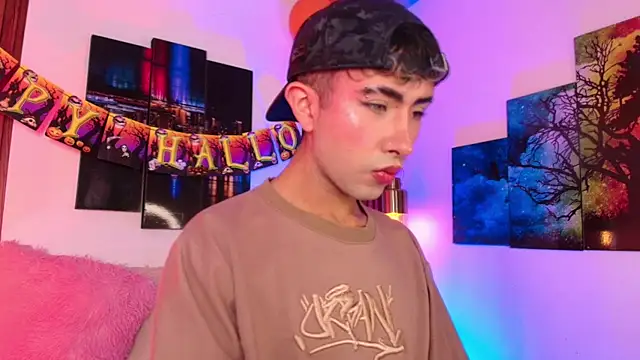 Noah Xitruxx online show from October 16, 3:18 am