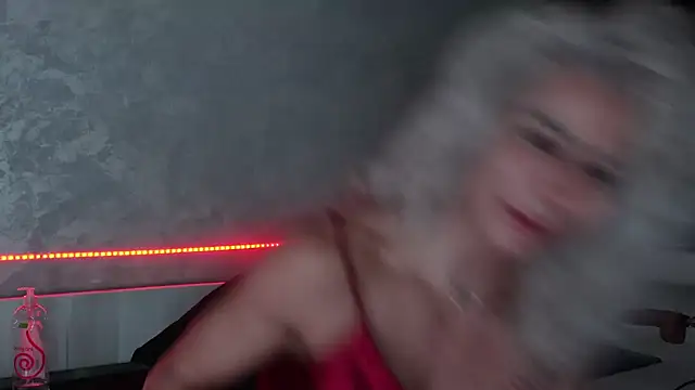 Snapshot of SquirtyFit_Devil chatting on December 25, 9:43 pm SquirtyFit Devil online show from December 25, 9:43 pm