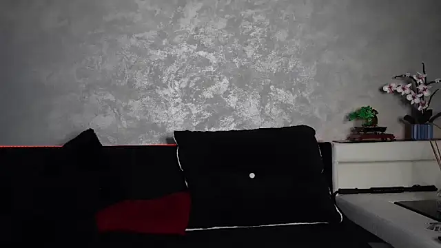 Snapshot of SquirtyFit_Devil chatting on March 18, 12:49 am SquirtyFit Devil online show from March 18, 12:49 am