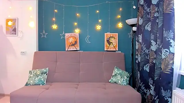 Snapshot of Xloe_Queen chatting on December 13, 7:25 am Xloe Queen online show from December 13, 7:25 am